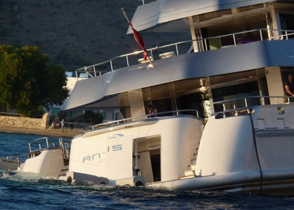 Superyacht Antalis taking on water through her stern doors (c) Amorgos Island Magazine